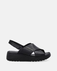 CZARNE SANDAŁY DAMSKIE ZE SKÓRY NATURALNEJ 241658 BLACK. Czarne sandały Venezia, bez wzorów, ze skóry, bez obcasa, bez zapięcia. Za 269.00 zł.