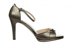 Sandały Bayla-187 587-1109 Platinum 187115, Czarny, Skóra ekologiczna - 39. Czarne sandały Bayla, bez wzorów, z materiału, bez obcasa, na platformie, bez zapięcia. W wyprzedaży za 152.10 zł.