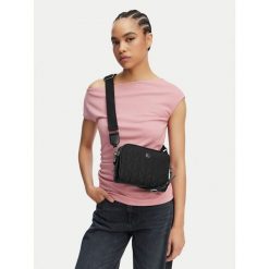 Torebka Calvin Klein. Czarne listonoszki Calvin Klein, bez wzorów, bez dodatków. Za 409.99 zł.