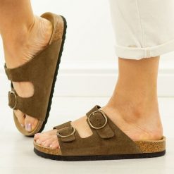 D. Brązowe skórzane klapki damskie Filippo Dk7061/26. Brązowe klapki Filippo, bez wzorów, z jeansu, casualowe, bez obcasa, bez zapięcia. Za 159.00 zł.