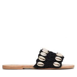 Klapki Manebi. Czarne klapki Manebi, bez wzorów, bez obcasa, bez zapięcia. Za 369.99 zł.