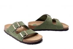 DR. BRINKMANN 700696-07 grun, klapki damskie. Zielone klapki Dr. Brinkmann, bez wzorów, ze skóry, bez obcasa, bez zapięcia. Za 212.41 zł.