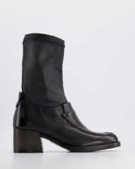 SKÓRZANE BOTKI DAMSKIE T02302 NERO. Botki Venezia, bez wzorów, ze skóry, bez obcasa, bez zapięcia. Za 419.00 zł.