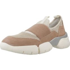 Buty GEOX D ADACTER W Nago. Czerwone trekkingi Geox, bez wzorów, z tkaniny, bez zapięcia, trekkingowe. Za 280.99 zł.