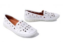 MANITU 840073-03 weiss, półbuty damskie. Białe półbuty wsuwane Manitu, na lato, w ażurowe wzory, ze skóry, bez obcasa. Za 271.92 zł.