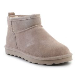 Śniegowce BearPaw Shorty 2860W-500 beżowe beżowy. Brązowe botki bez wzorów, z gumy, eleganckie, bez obcasa, bez zapięcia. Za 613.11 zł.