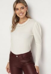 Biały Sweter Ozdobiony Perłami ze Ściągaczem Miannae. Białe swetry Born2be, z aplikacjami, z jeansu, eleganckie, bez ramiączek. W wyprzedaży za 118.99 zł.