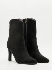 Bellucci Botki w kolorze czarnym rozmiar: 41. Czarne botki Bellucci, bez wzorów, eleganckie, bez obcasa, na szpilce, bez zapięcia. Za 170.07 zł.