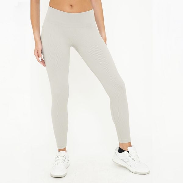 Legginsy treningowe BURNER dla kobiet. Brązowe legginsy LEGEA, bez wzorów, z elastanu. Za 100.00 zł.