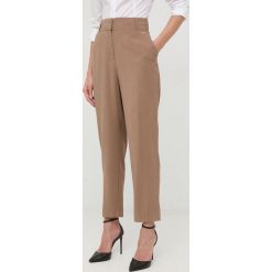 Marciano Guess spodnie damskie kolor brązowy proste high waist. Brązowe spodnie materiałowe Marciano Guess, z aplikacjami, z materiału, z podwyższonym stanem. Za 869.99 zł.
