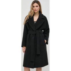 Pinko płaszcz wełniany kolor czarny przejściowy oversize. Czarne płaszcze Pinko, l, bez wzorów, z wełny, klasyczne, bez kaptura. Za 2,709.90 zł.