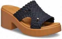 Klapki Dla Dorosłych Crocs Brooklyn Woven Slide Heel. Czarne klapki Crocs, bez wzorów, z materiału, bez obcasa, bez zapięcia. Za 263.99 zł.