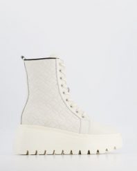 PIKOWANE BOTKI NA PLATFORMIE 11216 WHITE. Białe botki Venezia, bez wzorów, ze skóry, bez obcasa, na platformie, bez zapięcia. Za 299.00 zł.