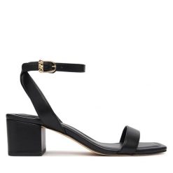 Sandały MICHAEL Michael Kors. Czarne kozaki MICHAEL Michael Kors, bez wzorów, bez obcasa, na słupku, bez zapięcia. Za 529.99 zł.