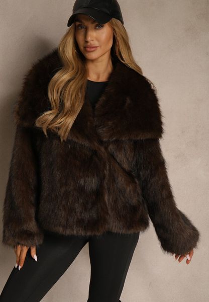 Brązowa Kurtka Futerko o Kroju Oversize z Szerokim Kołnierzem Reissa. Brązowe kurtki Renee, bez wzorów, z futra, bez kaptura. Za 229.99 zł.