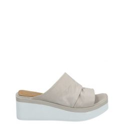 KLAPKI DAMSKIE 0301460678 GREY. Szare klapki Venezia, bez wzorów, ze skóry, bez obcasa, na koturnie, bez zapięcia. Za 169.00 zł.
