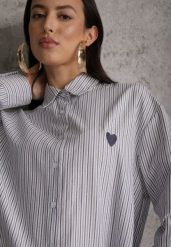 Niebieska Koszula z Bawełną w Paski z Haftowaną Aplikacją Serca Sewrona. Niebieskie koszule Renee, s, z aplikacjami, z bawełny, klasyczne, bez kołnierzyka, bez ramiączek. Za 89.99 zł.