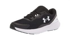 Buty do biegania damskie Under Armour Surge 3. Białe buty do biegania Under Armour, bez wzorów, z materiału, bez zapięcia, do biegania. Za 225.45 zł.