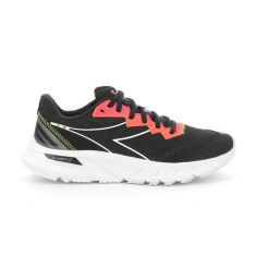 Buty do biegania dla kobiet Diadora mythos Volo 2. Białe buty do biegania Diadora, bez wzorów, bez zapięcia, do biegania. Za 549.60 zł.