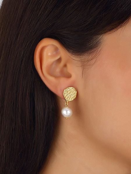 Luja Bijoux Pozłacane kolczyki-wkrętki z perłami syntetycznymi rozmiar: onesize. Żółte kolczyki Luja Bijoux, z perłą, pozłacane. Za 61.46 zł.