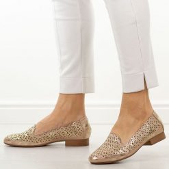 Złote ażurowe półbuty damskie M.Daszyński Sa222-14. Żółte półbuty wsuwane M.Daszyński, na lato, w ażurowe wzory, ze skóry, casualowe, z okrągłym noskiem, bez obcasa, na płaskiej podeszwie. Za 179.00 zł.