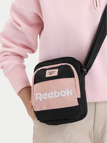 Reebok Saszetka CWBEO-RBK-P-003-08 Czarny. Czarne listonoszki Reebok, bez wzorów, z materiału, bez dodatków. Za 69.99 zł.