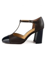 Loft37 Skórzane czółenka w kolorze brązowo-granatowym z paskiem rozmiar: 37. Brązowe czółenka loft37, bez wzorów, klasyczne, bez obcasa, bez zapięcia. Za 478.99 zł.