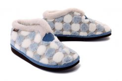 MANITU 340049-55 hellblau, kapcie damskie. Białe kapcie Manitu, bez wzorów, z polaru. Za 204.90 zł.