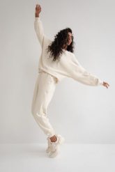 Spodnie dresowe typu jogger w kolorze BRIGHT BEIGE ze strukturalnej dzianiny - DISPLAY-XL. Brązowe spodnie dresowe Marsala, bez wzorów, z bawełny. W wyprzedaży za 124.95 zł.
