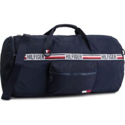 Torba TOMMY HILFIGER - Tommy Duffle Sports Tape Conv AM0AM04636 413. Niebieskie torby podróżne Tommy Hilfiger, bez wzorów, z materiału. W wyprzedaży za 309.00 zł.