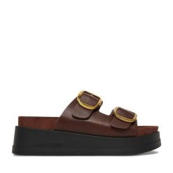 Klapki Guess Jeans. Brązowe klapki Guess Jeans, z aplikacjami, z jeansu, bez obcasa, bez zapięcia. Za 199.99 zł.