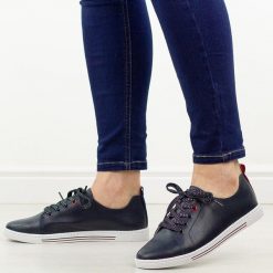 Granatowe skórzane półbuty, tenisówki damskie S.Barski 268R. Niebieskie półbuty wsuwane S.BARSKI, na jesień, bez wzorów, ze skóry, klasyczne, bez obcasa. Za 219.00 zł.