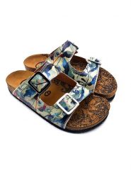 Calceo Klapki w kolorze niebieskim ze wzorem rozmiar: 38. Niebieskie klapki Calceo, bez wzorów, z materiału, klasyczne, z otwartym noskiem, bez obcasa, bez zapięcia. Za 130.99 zł.