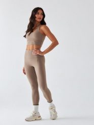 Legginsy Sportowe BeShaped Pilates Joga. Czerwone legginsy sportowe BESHAPED, m, bez wzorów, z dzianiny, z podwyższonym stanem, na fitness i siłownię. Za 199.00 zł.