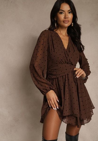 Ciemnobrązowa Rozkloszowana Sukienka w Kropki Ozdobiona Marszczeniem Liserra. Brązowe sukienki Renee, na imprezę, m, bez wzorów, eleganckie, bez kołnierzyka, bez ramiączek, mini, rozkloszowane. Za 149.99 zł.