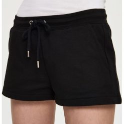 Dresowe szorty - Czarny. Szorty marki Sinsay. Za 29.99 zł.