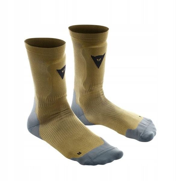 Skarpetki rowerowe z ochraniaczami Dainese HG Rox Socks. Brązowe skarpetki Dainese, bez wzorów. Za 179.00 zł.