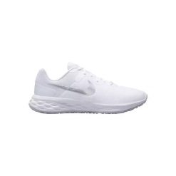 Buty do biegania damskie Nike Revolution 6 NN. Białe buty do biegania Nike, bez wzorów, z gumy, bez zapięcia, do biegania, nike revolution. Za 366.00 zł.
