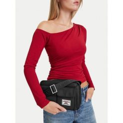 Torebka Guess Jeans. Czarne listonoszki Guess Jeans, z aplikacjami, z jeansu, bez dodatków. Za 179.99 zł.