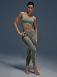 4F Legginsy do jogi i pilatesu bezszwowe damskie - zielone M/L. Zielone legginsy 4f, bez wzorów, z materiału, eleganckie. Za 149.99 zł.