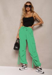 Zielone Spodnie o Fasonie Luźnych Bojówek High Waist z Wiszącymi Sznurkami Urselle. Zielone jeansy Renee, l, bez wzorów, z jeansu, eleganckie, z podwyższonym stanem. W wyprzedaży za 31.99 zł.