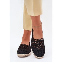 Koronkowe Espadryle Damskie Czarne. Czarne espadryle bez wzorów, z koronki, wakacyjne, bez obcasa. Za 106.94 zł.