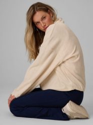 4F Polar ze stójką loose damski - kremowy XL. Brązowe bluzy z polaru 4f, l, bez wzorów, z materiału, trekkingowe. Za 189.99 zł.