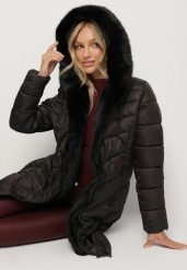 Czarna Pikowana Kurtka z Wiązanym Paskiem i Kapturem z Futerkiem Fenama. Czarne kurtki Born2be, na zimę, l, bez wzorów, z dzianiny, eleganckie. Za 339.99 zł.