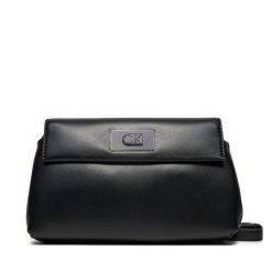 Torebka Calvin Klein. Czarne listonoszki Calvin Klein, bez wzorów, bez dodatków. Za 319.99 zł.