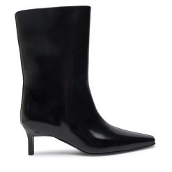 Botki Calvin Klein. Czarne botki Calvin Klein, bez wzorów, bez obcasa, na szpilce, bez zapięcia. Za 679.99 zł.