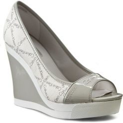 Półbuty CALVIN KLEIN JEANS - Electra City Grid Smooth/Paten RE9230 White/Pear. Białe czółenka marki Calvin Klein Jeans, z jeansu. W wyprzedaży za 299.00 zł.