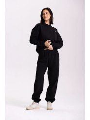 Onamaste Spodnie dresowe "Olga" w kolorze czarnym rozmiar: S/M. Czarne spodnie dresowe Onamaste, bez wzorów, z dresówki. Za 176.95 zł.