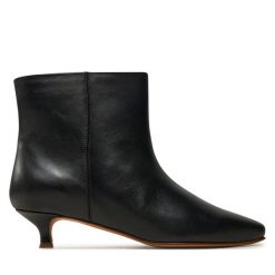 Botki Balagan. Czarne botki BALAGAN, bez wzorów, bez obcasa, na szpilce, bez zapięcia. Za 599.99 zł.