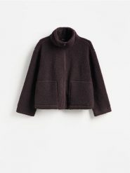 Bluza sherpa ze stójką - ciemnofioletowy. Fioletowe bluzy bez kaptura Reserved, l, bez wzorów, z dzianiny, bez kaptura. Za 129.99 zł.
